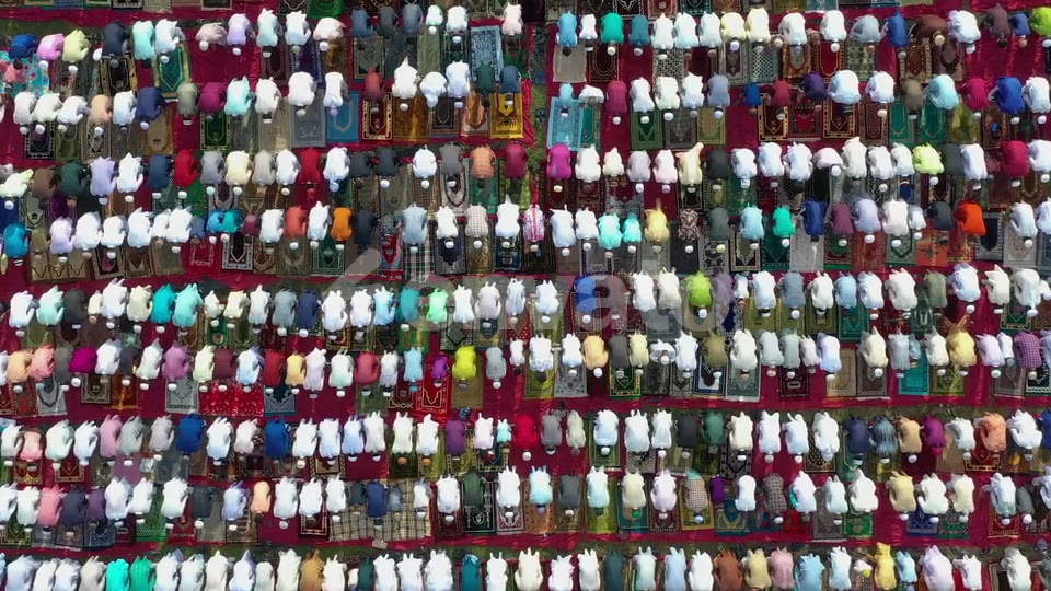 A great gathering in prayer, from above