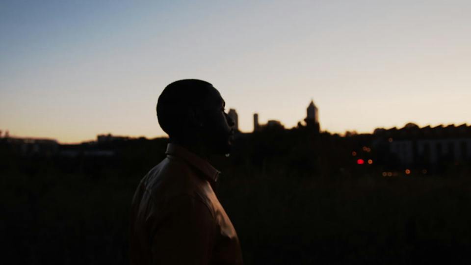 Tunn: in silhouette, he looks back at the city one last time, then walks on